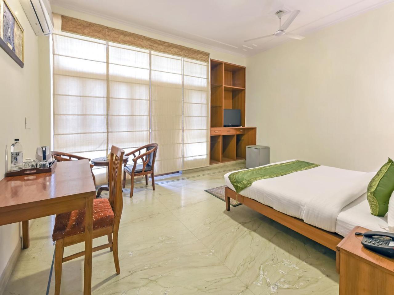 Treebo Trip The Nest Corporate Hotel Greater Noida Exterior photo