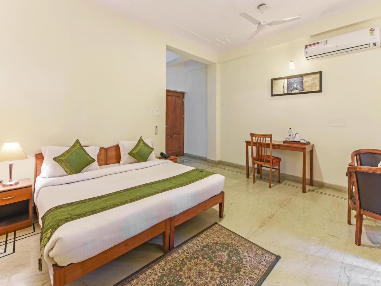 Treebo Trip The Nest Corporate Hotel Greater Noida Exterior photo